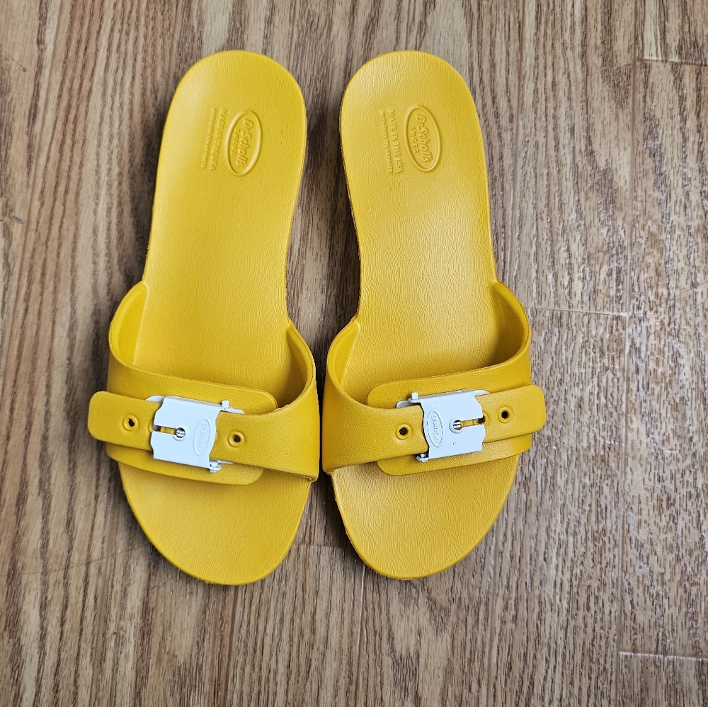 Dr.‎ scholl’s yellow sandals women’s size 6  casual comfort summer shoes NWOT